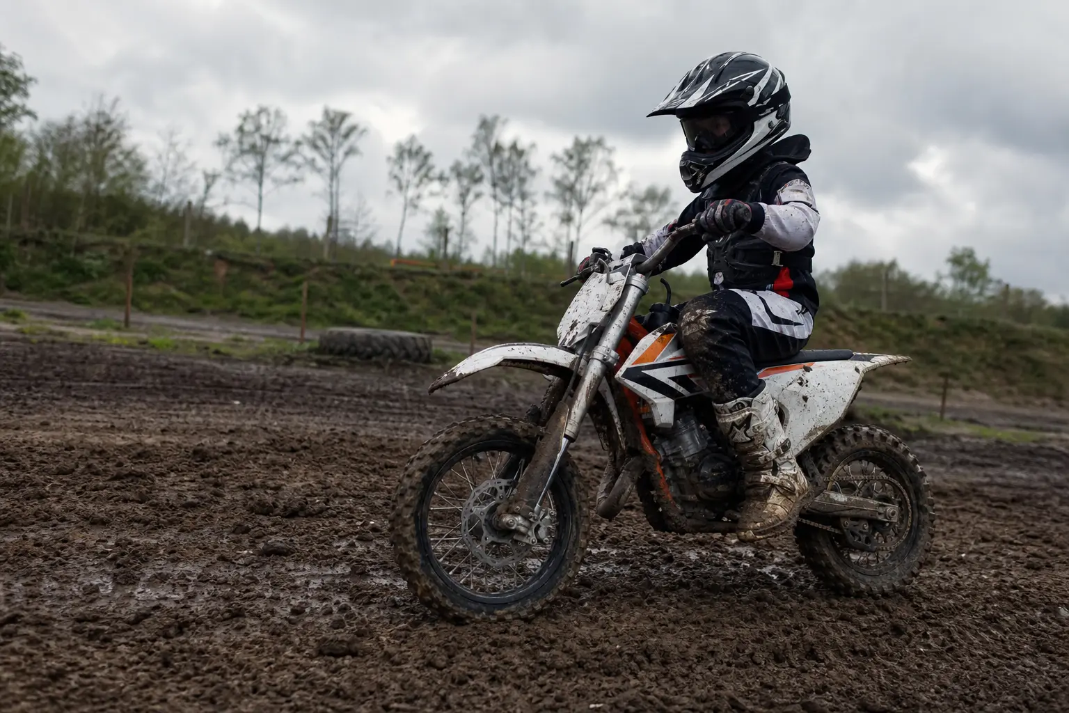 Moto cross 50cc : un bon choix pour débuter, sous conditions