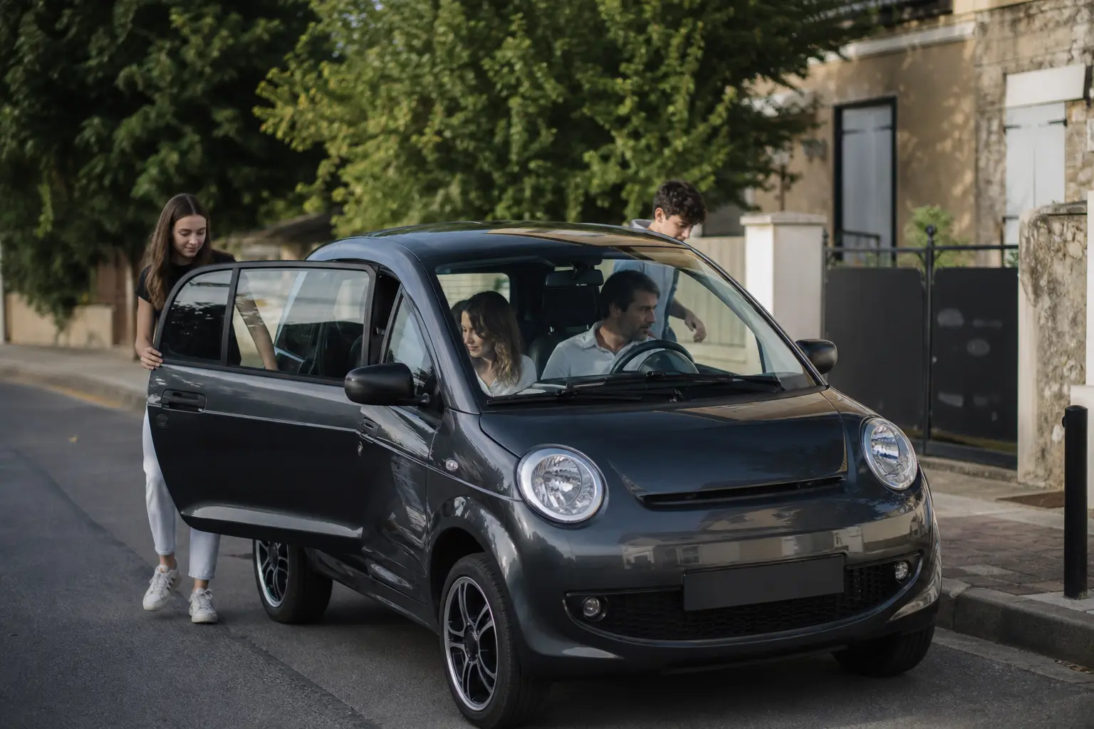 Pourquoi opter pour une voiture sans permis 4 places ?
