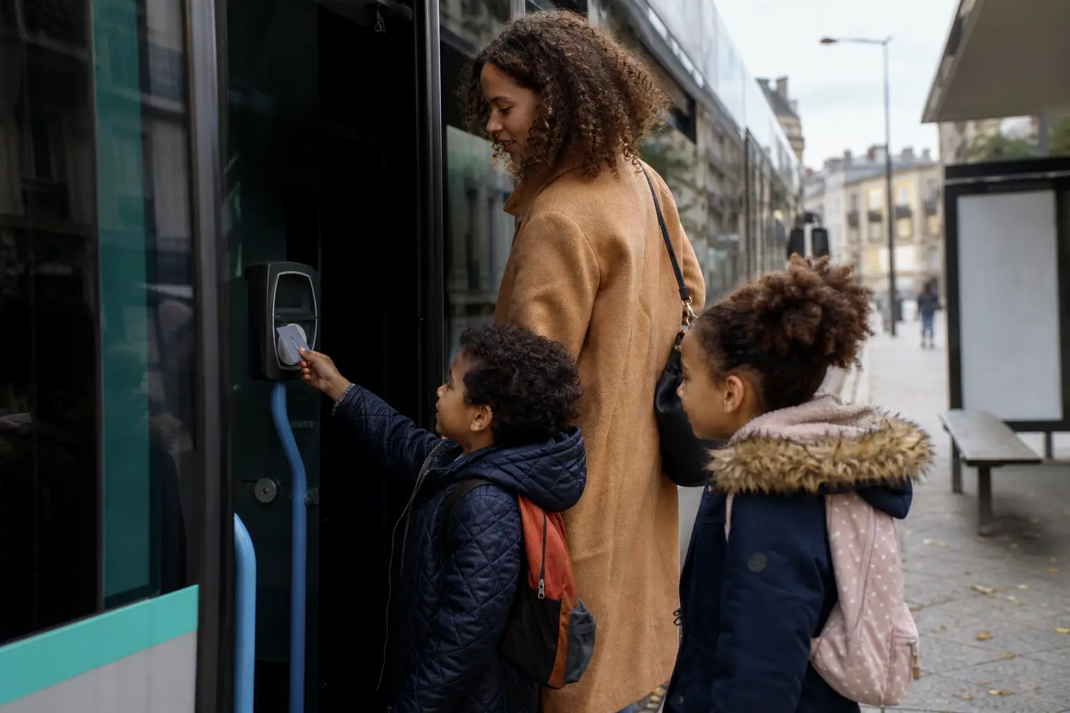 À partir de quel âge doit-on payer le bus ? Les règles à connaître avant de monter à bord