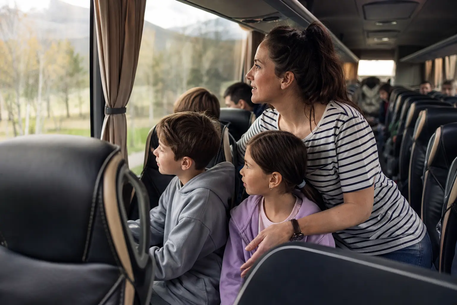 Comment voyager avec des enfants en bus sans transformer le trajet en épreuve