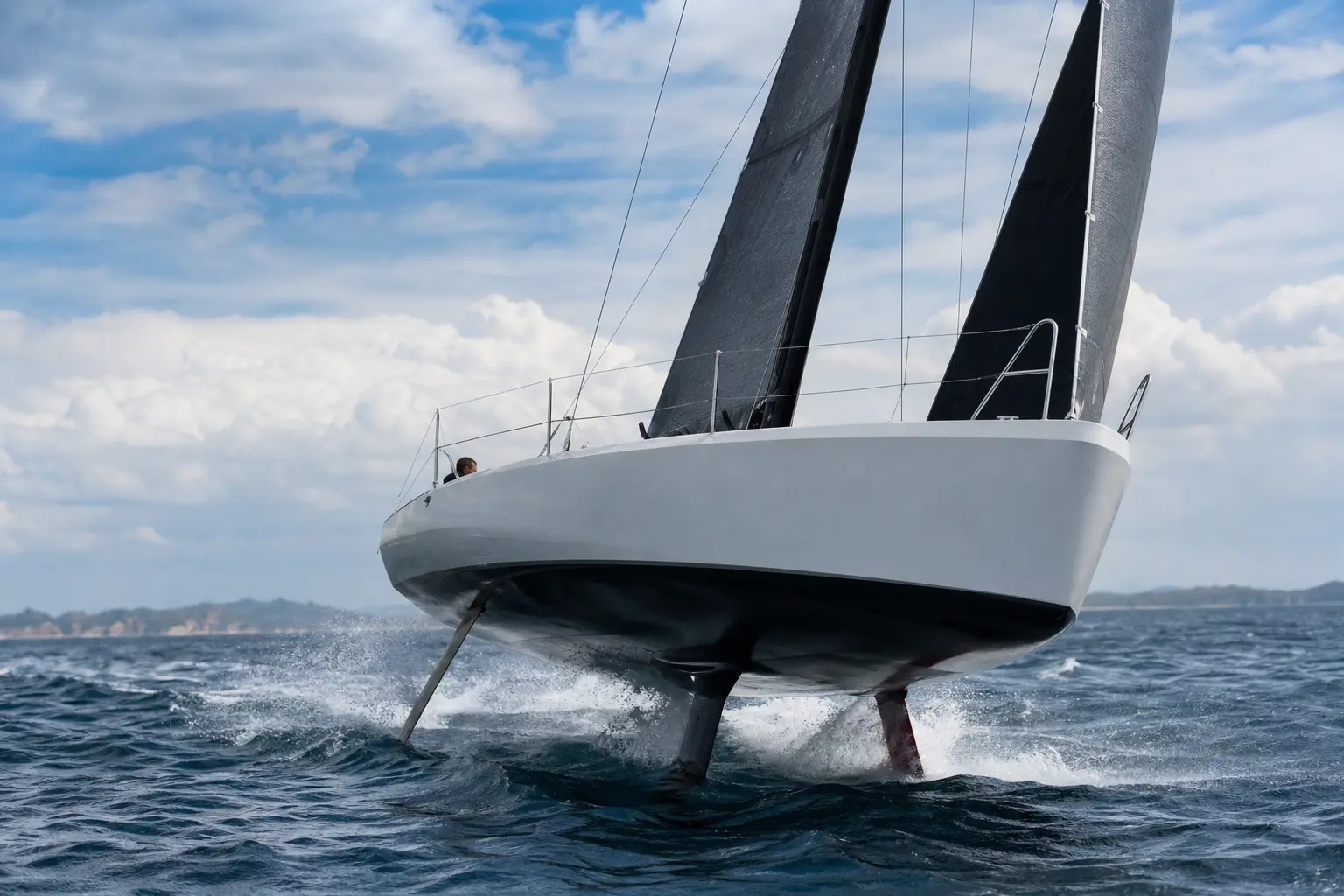Pourquoi opter pour le foil sur son bateau ? Gains, limites et usages réels