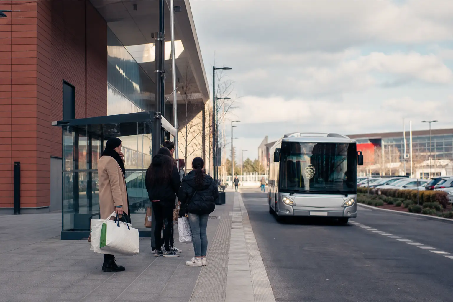 Comment se rendre à Aéroville en bus : itinéraires, arrêts, tarifs et conseils pratiques