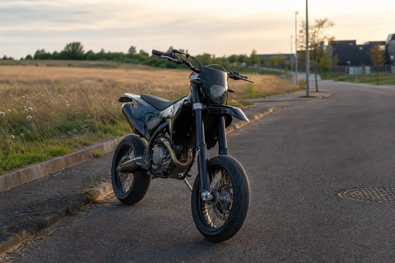 Pourquoi choisir une moto supermotard ? Les vrais atouts, les limites et comment bien la choisir