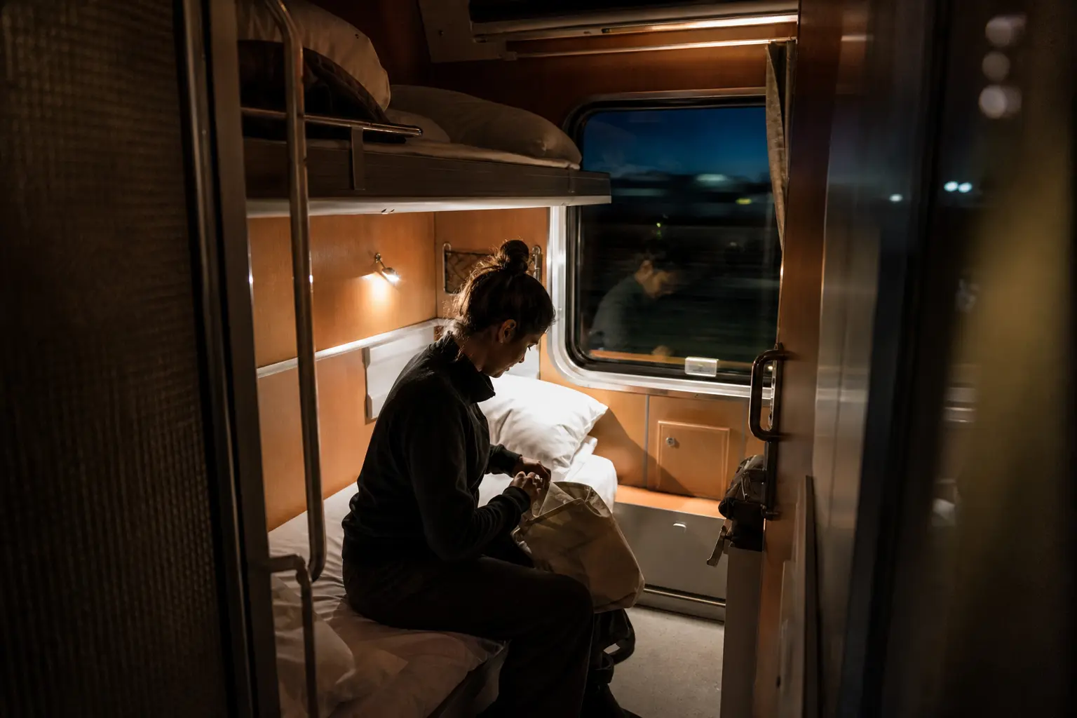 Comment voyager en train de nuit : préparer son trajet, bien choisir sa place et dormir à bord