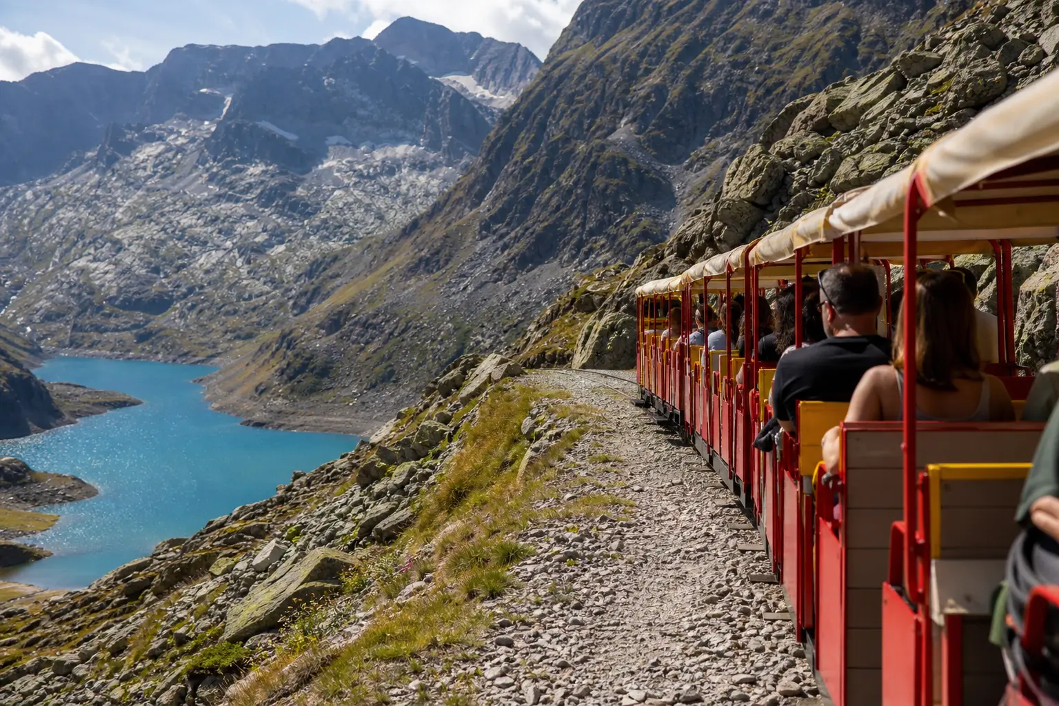 Train d’Artouste : pourquoi ce petit train de montagne est vraiment à part