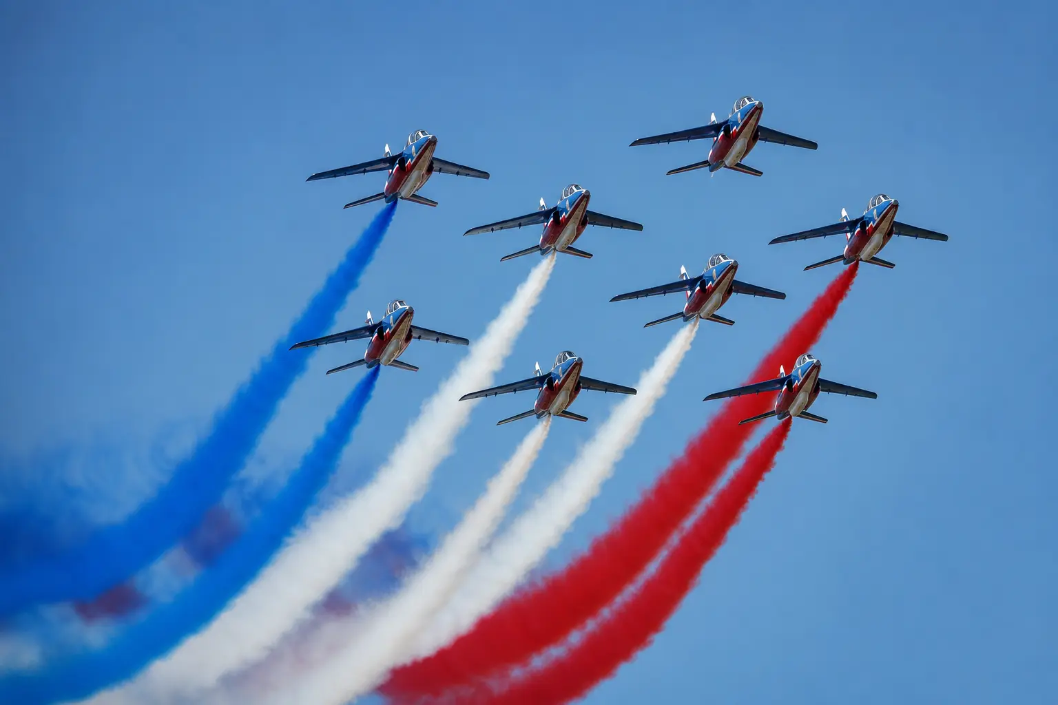 Pourquoi l’avion de la Patrouille de France est-il si spectaculaire ?