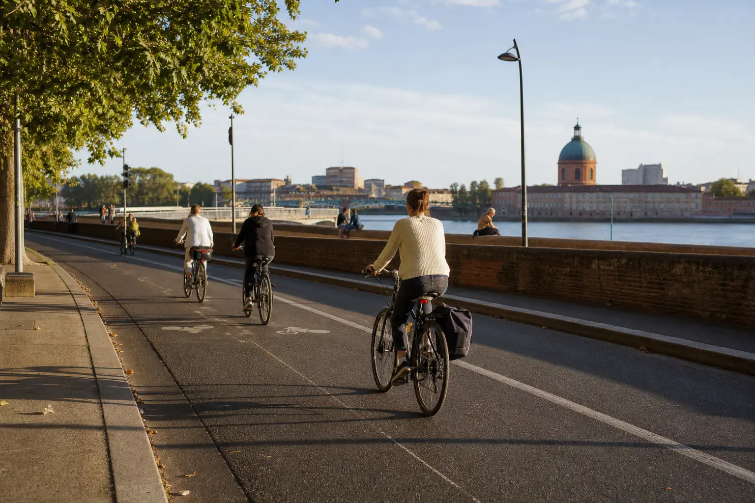Pourquoi Toulouse est idéale pour faire du vélo : relief, climat et itinéraires à part