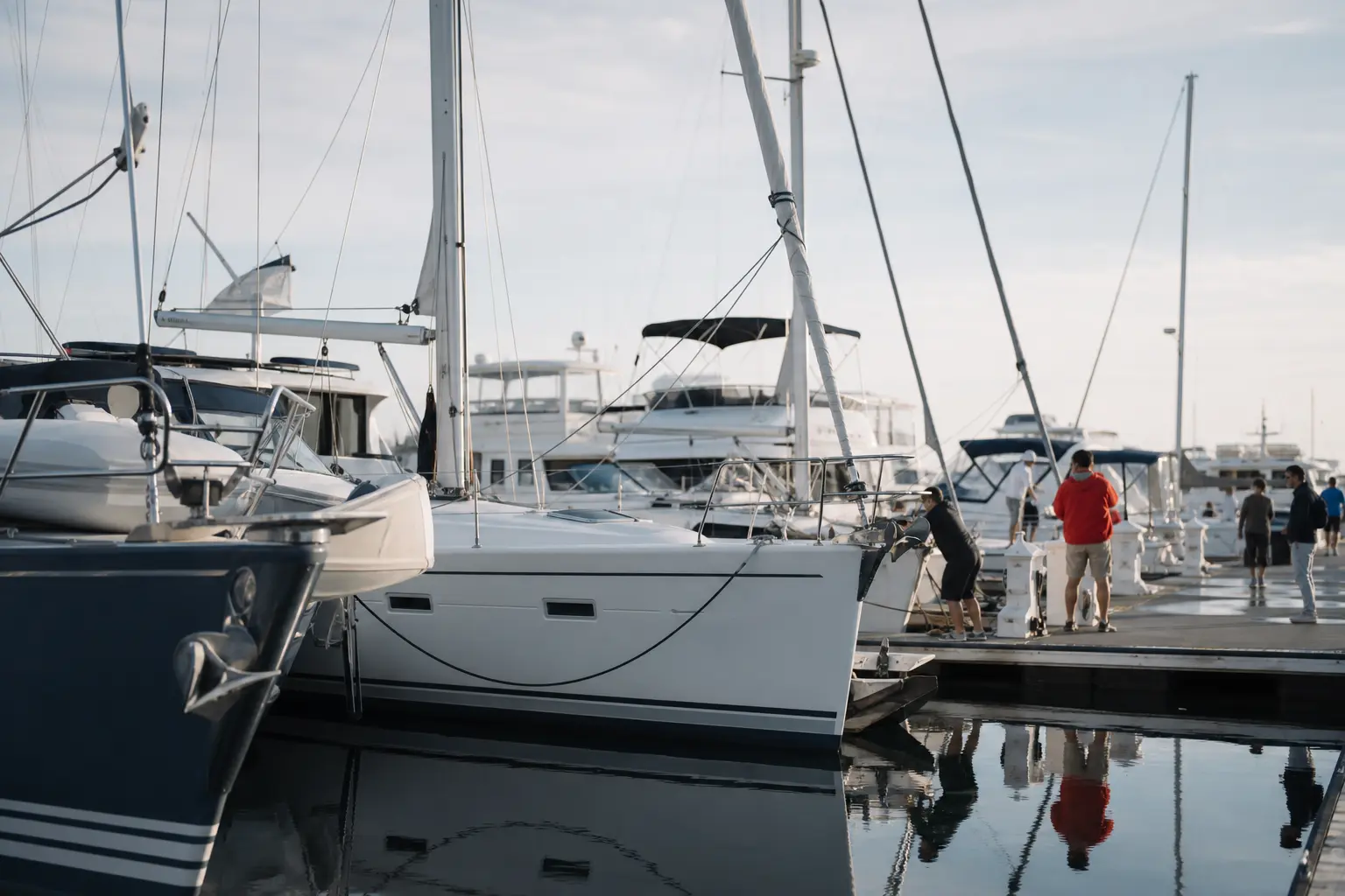 Pourquoi choisir un Beneteau comme bateau ? Les vrais critères à regarder avant d’acheter
