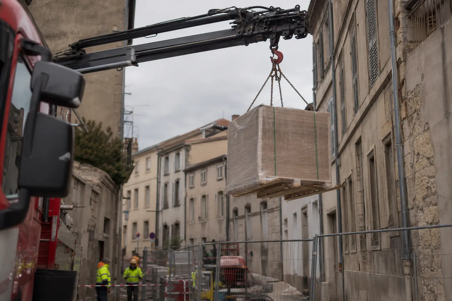 Pourquoi opter pour la location d’un camion grue ?