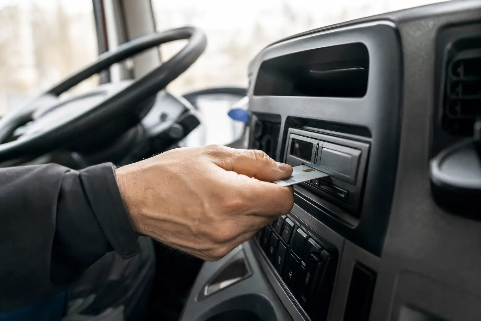 Tachygraphe et carte conducteur poids lourd : obligations, obtention et amendes à connaître