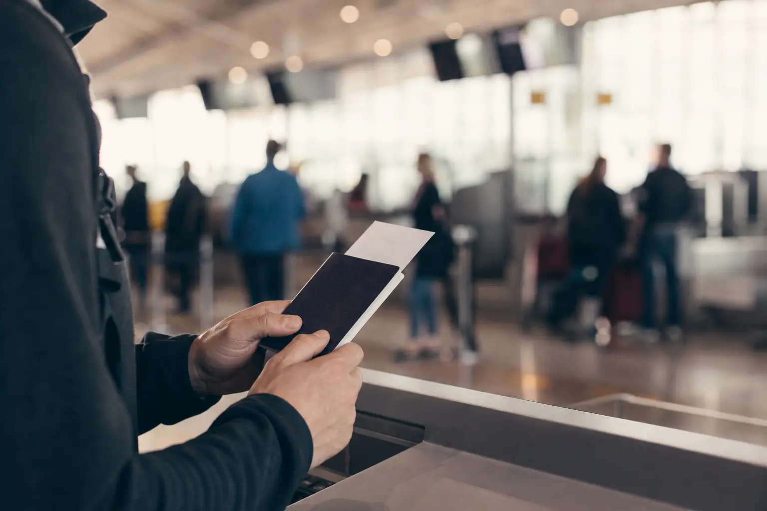 Carte d'identité ou passeport périmé : peut-on quand même prendre l'avion ?