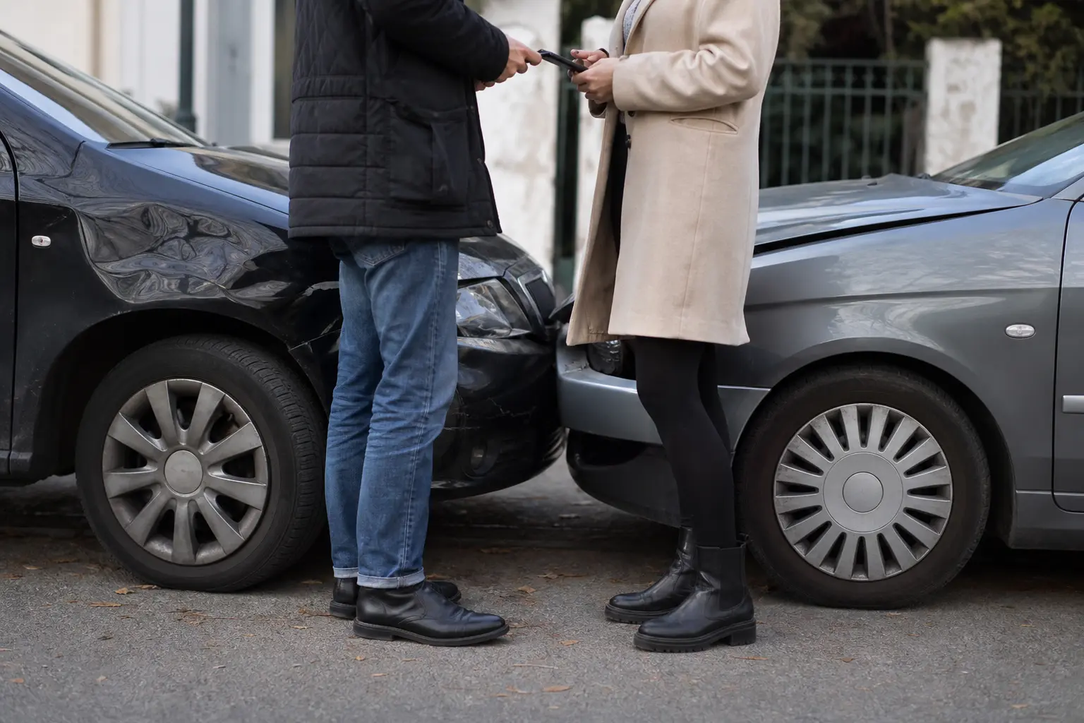 Délit de fuite : que risque-t-on vraiment, et comment réagir après un accrochage ?