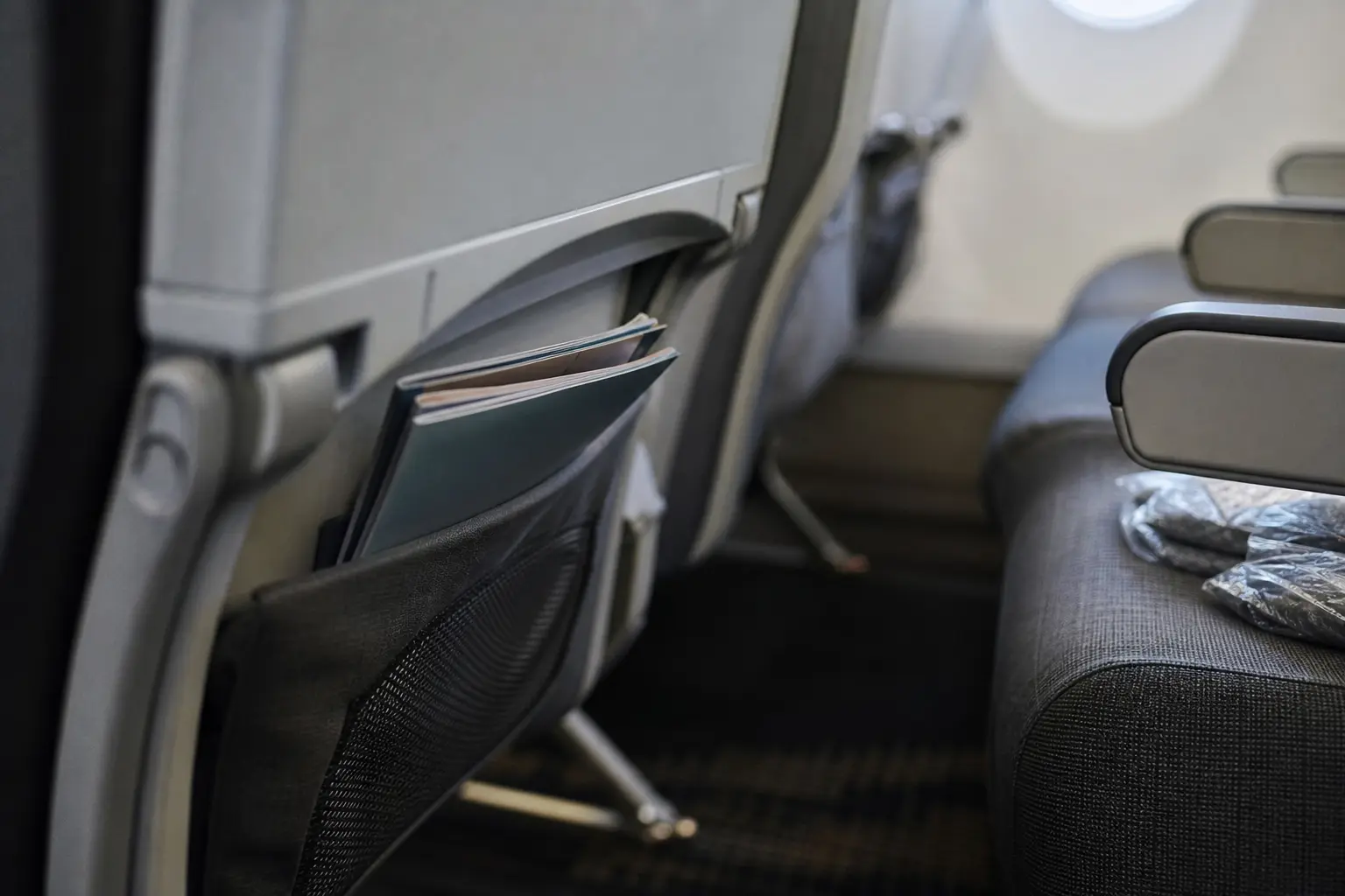 Objet oublié dans l'avion : comment le retrouver et se le faire restituer