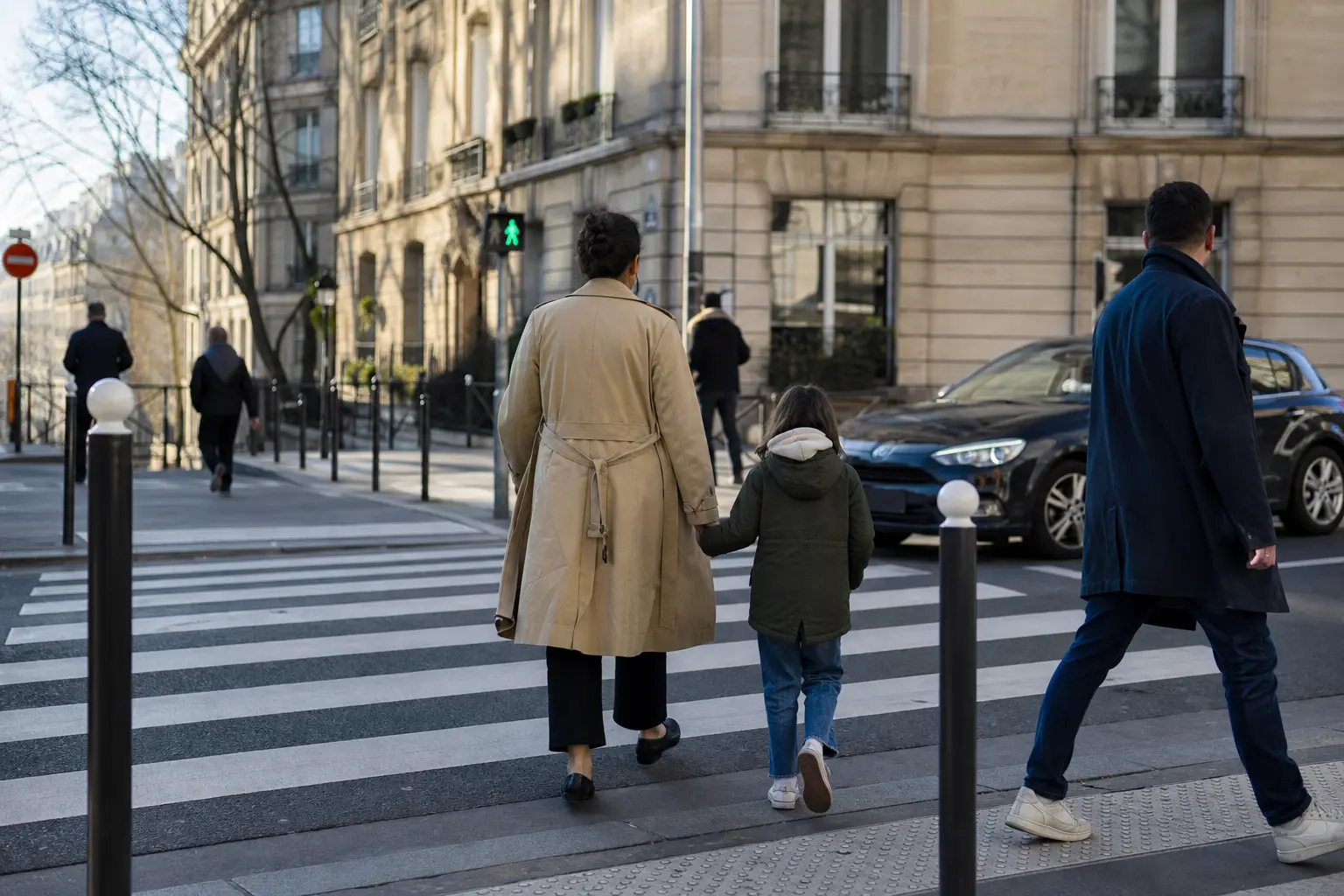 Priorité au passage piéton : ce que dit vraiment la loi, et l'amende en cas de non-respect