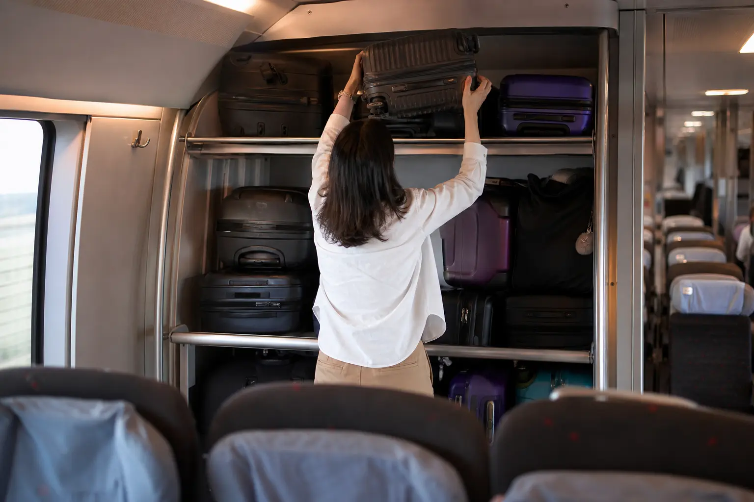 Bagages dans le TGV : combien, quelle taille, étiquette obligatoire et amende en cas d'excès