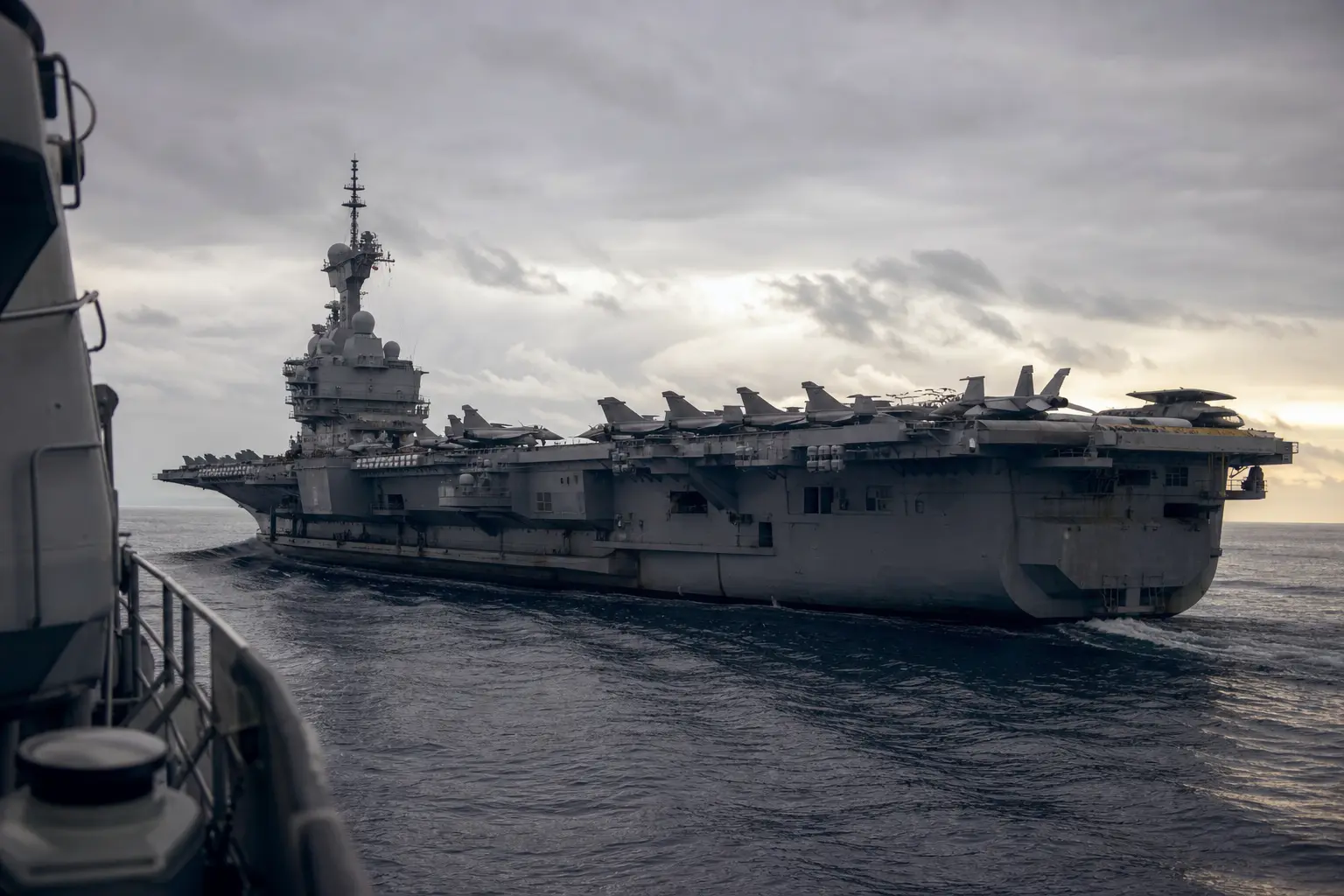 Le porte-avions Charles de Gaulle : une puissance navale sans équivalent en Europe ?